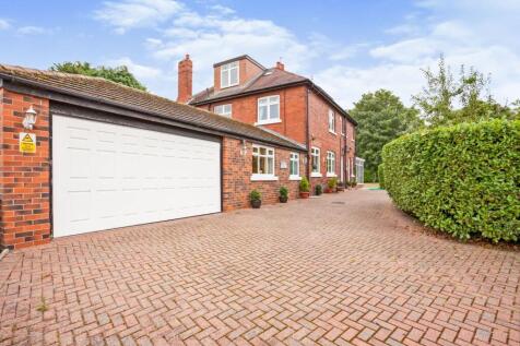 Aberford Road, Wakefield WF3 7 bed detached house for sale