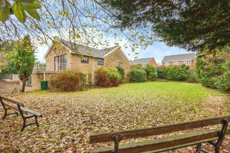 Field Lane, Wakefield WF2 5 bed bungalow for sale