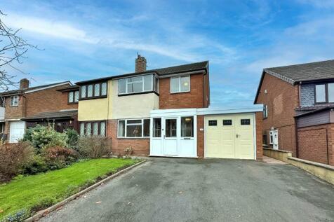 3 bedroom semi-detached house for sale