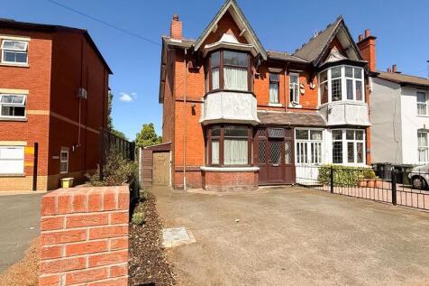 Wolverhampton Road West, Bentley... 4 bed semi