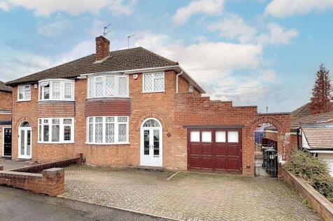 Eastleigh, SEDGLEY, DY3 3PE 3 bed semi