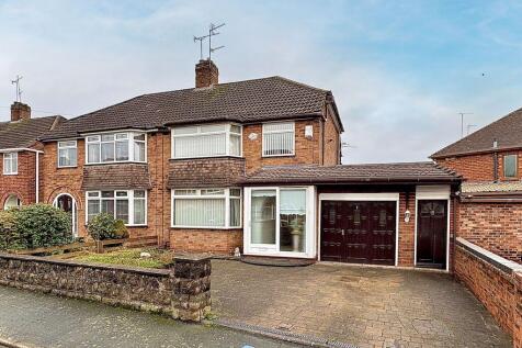 Acacia Drive, BRAMFORD ESTATE, WV14 9TL 3 bed semi