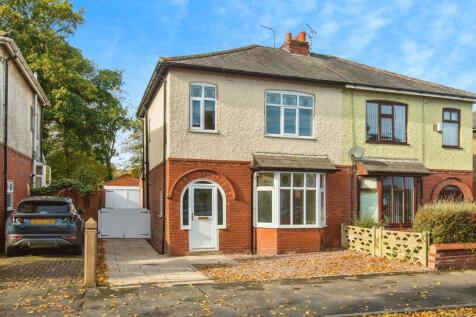 3 bedroom semi-detached house for sale