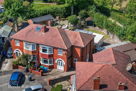Deverill Avenue, Greater Manchester M18 4 bed semi