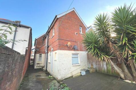 Yarborough Road, East Cowes 2 bed flat for sale
