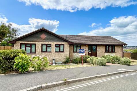 Old Road, East Cowes 4 bed detached bungalow for sale