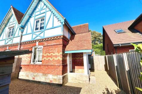 2 bedroom semi-detached house for sale