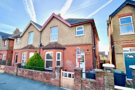 3 bedroom semi-detached house for sale