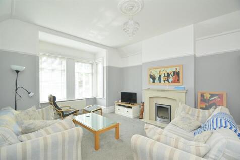 CHARACTER FEATURES * SANDOWN 2 bed flat for sale