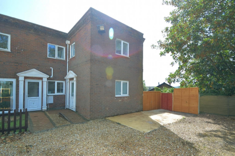 SHORT WALK TO CLIFF PATH * LAKE 2 bed end of terrace house for sale