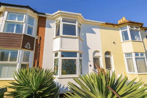 OFF ROAD PARKING * LAKE 4 bed terraced house for sale