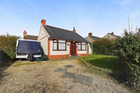 2 bedroom detached bungalow for sale