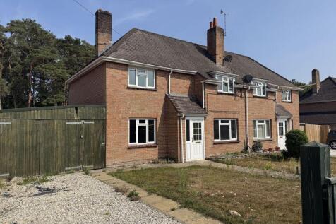 Duncan Crescent, Bovington, Wareham 3 bed semi