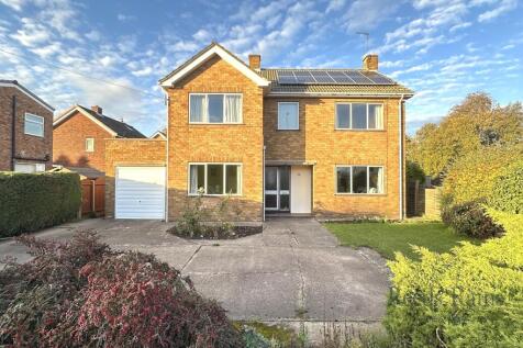 Leeds Road, North Yorkshire YO8 4 bed detached house for sale