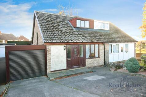 2 bedroom semi-detached house for sale