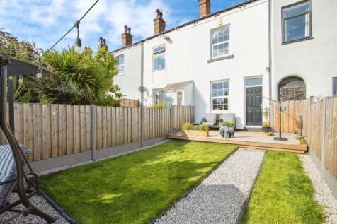 Angel Row, Leeds LS26 3 bed terraced house for sale