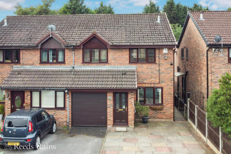 Pimmcroft Way, Greater Manchester M33 3 bed semi