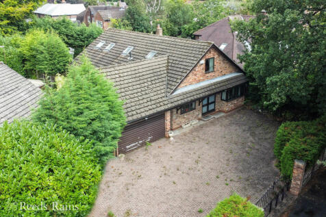 Moss Lane, Greater Manchester M33 5 bed detached house for sale
