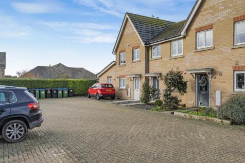 Roundhouse Crescent, Peacehaven 2 bed terraced house for sale