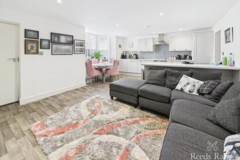 Albemarle Crescent, North Yorkshire YO11 7 bed terraced house for sale