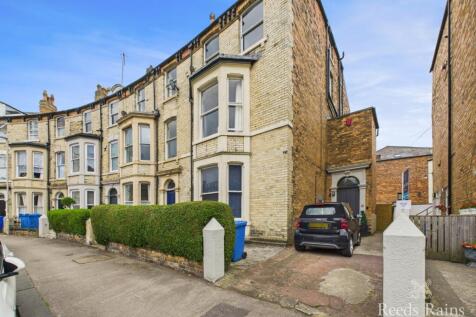 Albion Crescent, North Yorkshire YO11 2 bed apartment for sale