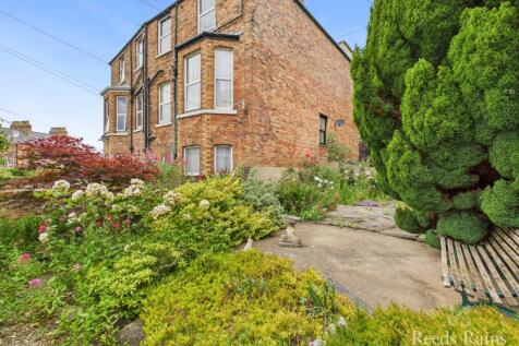 Albion Crescent, North Yorkshire YO11 2 bed apartment for sale