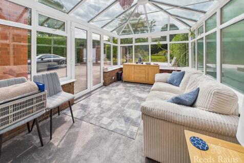 Scalby Road, North Yorkshire YO12 3 bed semi