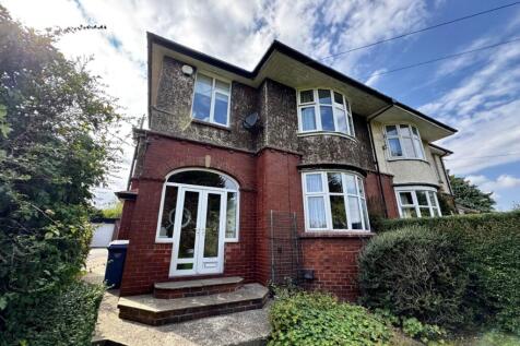 Scalby Road, North Yorkshire YO12 3 bed semi