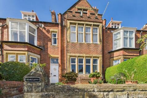 Mount Pleasant North, Whitby YO22 6 bed terraced house for sale