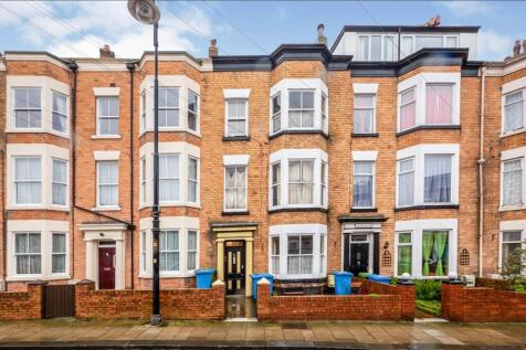 Trafalgar Square, North Yorkshire YO12 4 bed apartment for sale