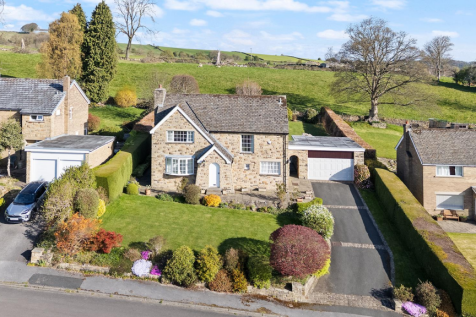 Crodingley, Holmfirth HD9 4 bed detached house for sale