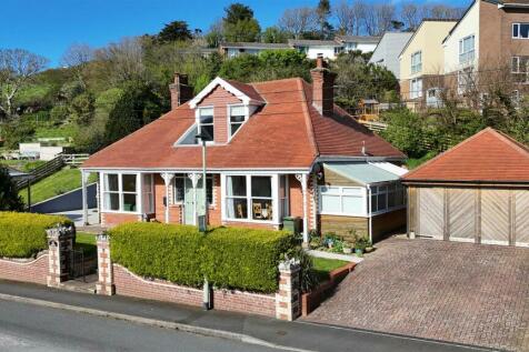 4 bedroom detached bungalow for sale