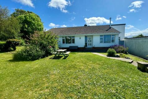 4 bedroom detached bungalow for sale