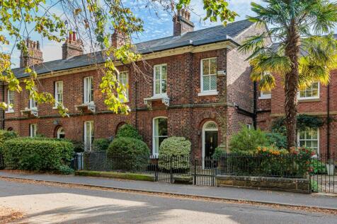 4 bedroom terraced house for sale