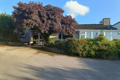 4 bedroom detached bungalow for sale