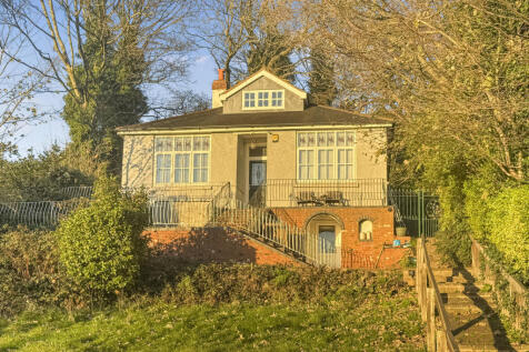 17 Oakham Road, Dudley, DY2 7TA 4 bed detached house for sale