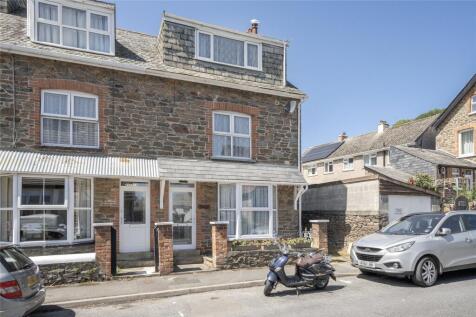 4 bedroom end of terrace house for sale