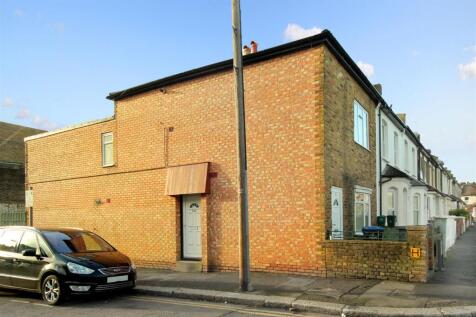 2 bedroom maisonette for sale
