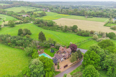 Waltham Abbey, London EN9 4 bed detached house for sale
