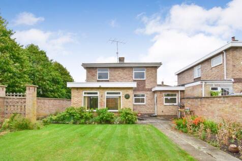 3 bedroom link detached house for sale