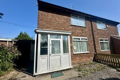 2 bedroom semi-detached house for sale