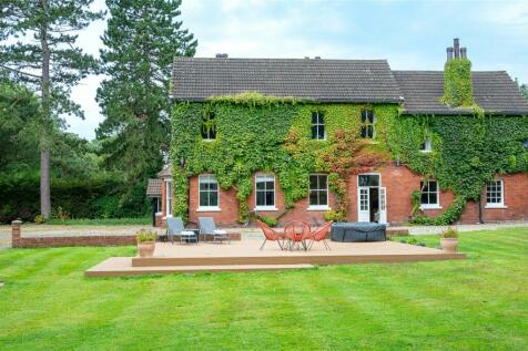 6 bedroom detached house for sale