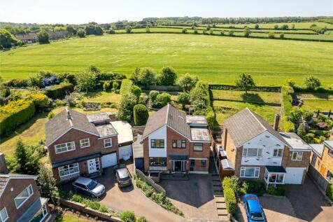 Windmill Grove, Tadcaster, LS24 4 bed detached house for sale