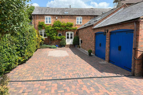 Newton Harcourt LE8 4 bed barn conversion for sale