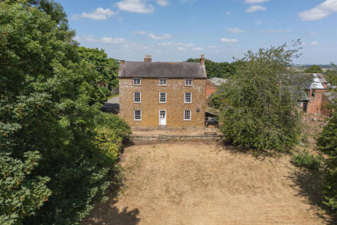 Leicester LE7 7 bed farm house for sale