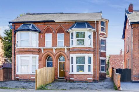 6 bedroom semi-detached house for sale