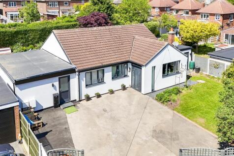 4 bedroom detached bungalow for sale