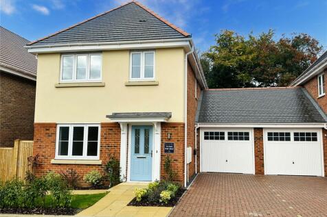 3 bedroom link detached house for sale