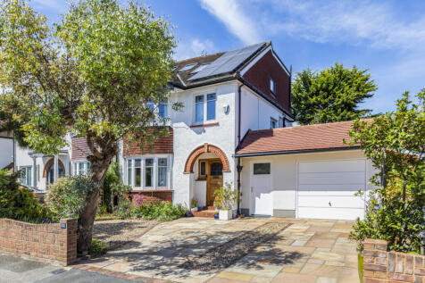 Riverside Close, Kingston Upon... 5 bed semi