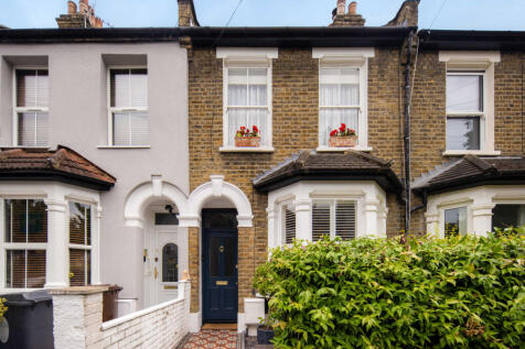 Farmer Road, London, E10 2 bed terraced house for sale